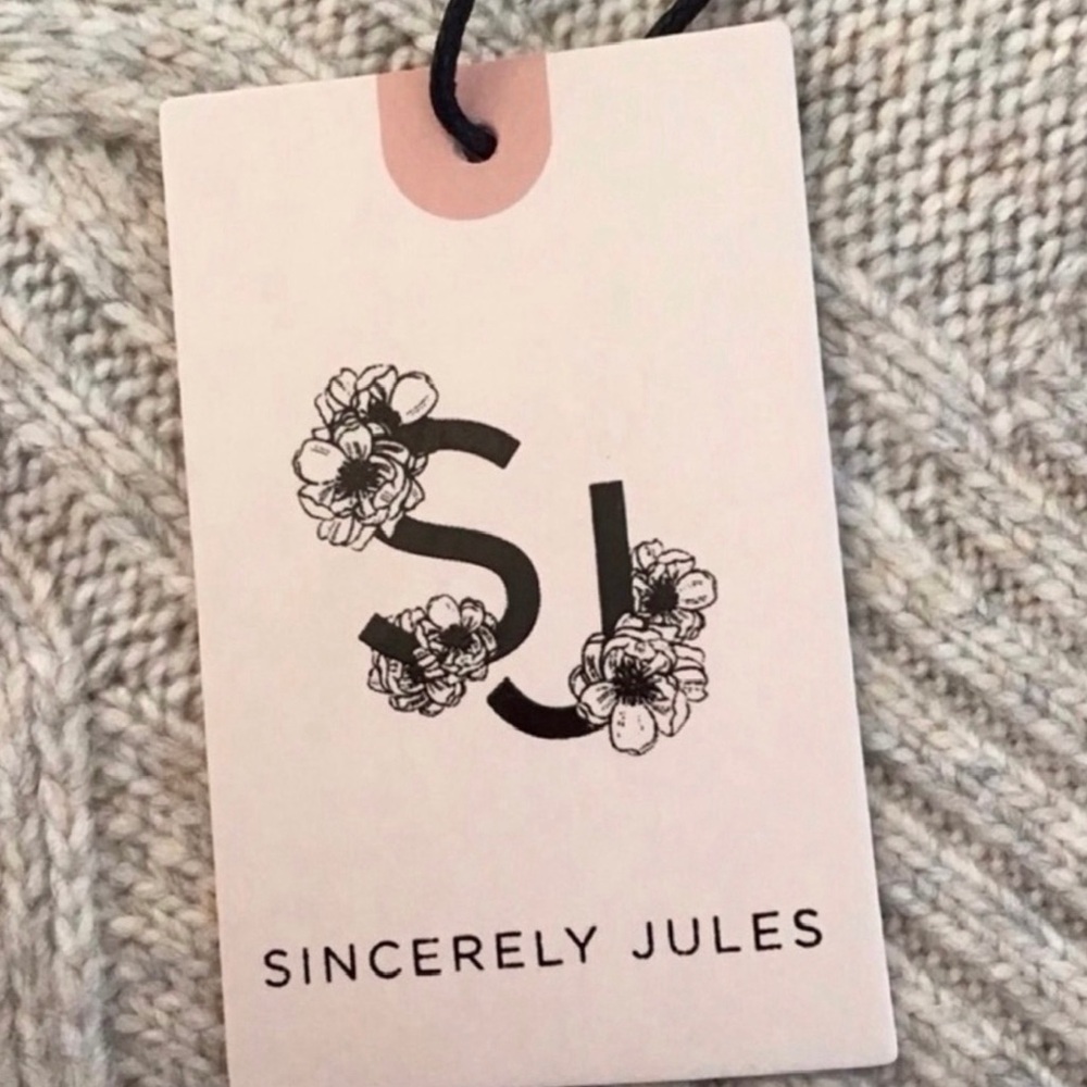 Sincerely Jules V-Neck Cable Knit Crop Vest (NWT) (Size: XS) - Picture 9 of 10
